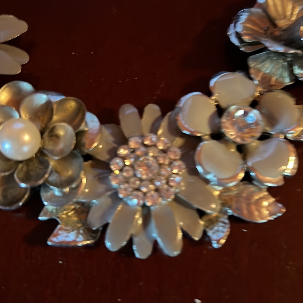 Cookie Lee, Silver Flower Necklace Euc - image 5